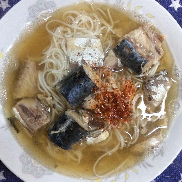 汁ごと入れて♪サバ缶にゅうめん